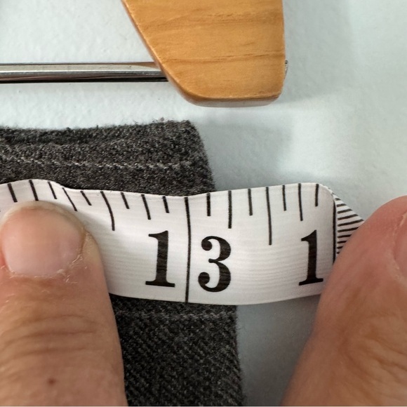 Dynamite Gray Pinstripe Wide Leg Pants – Size 00 ✨ Sleek Pinstripe Perfection ✨ - Picture 5 of 7